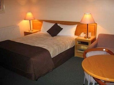 โพสต์เฮาส์ มอเตอร์ลอดจ์ (Posthouse Motor Lodge)2