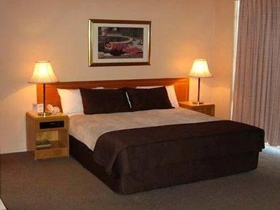 โพสต์เฮาส์ มอเตอร์ลอดจ์ (Posthouse Motor Lodge)3