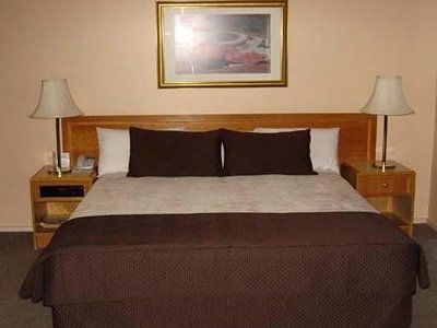 โพสต์เฮาส์ มอเตอร์ลอดจ์ (Posthouse Motor Lodge)4