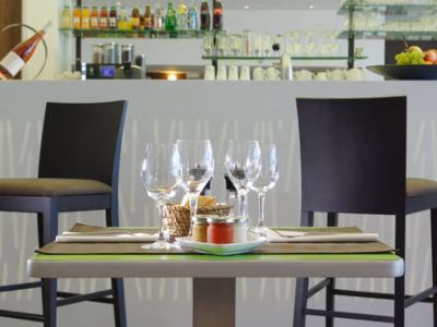 Holiday Inn Express Marseille Airport3