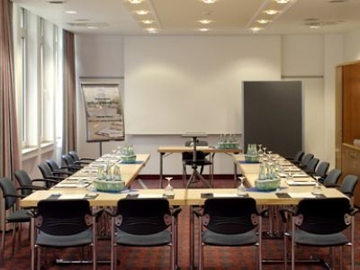 Holiday Inn Frankfurt Airport3