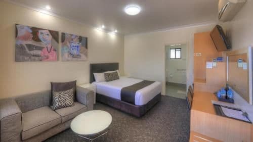 Deluxe Queen Room
