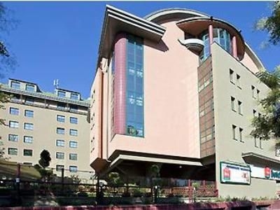 Ibis Heroes Square1
