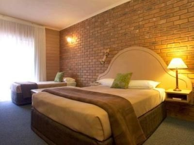 Quality Inn Colonial3
