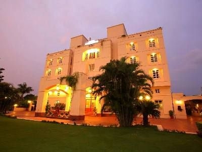 Paras Mahal (C)1