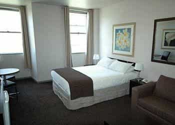 Econo Lodge City Square