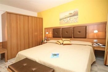 Fiesta Hotel Garden Beach1