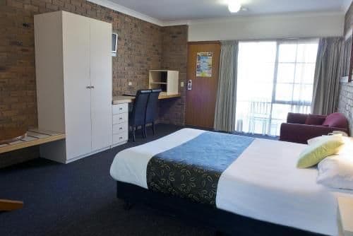 Queen Room with Spa Bath