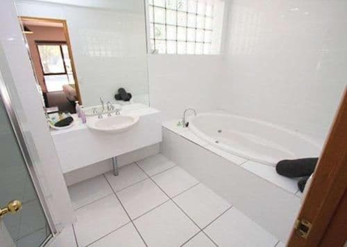 Queen Room with Spa Bath