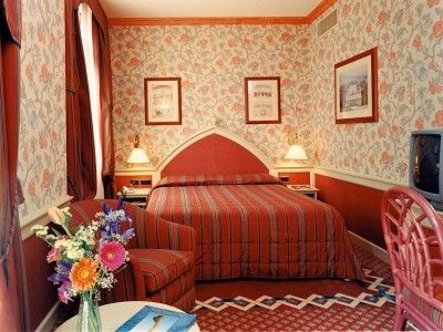 Regency Hotel Milan4