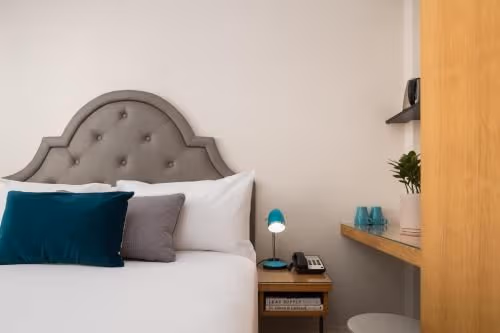 Petite Queen Room