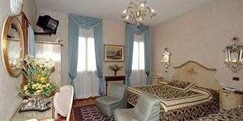 Hotel Riviera2