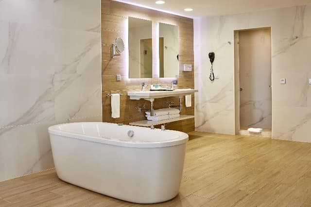 SUITE WITH JACUZZI