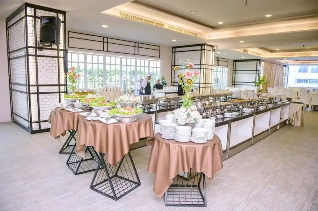โรงแรมแกรนด์ฮาวเวิร์ด โรงแรมแกรนด์ฮาวเวิร์ด