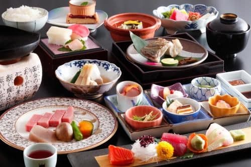 Premiere Twin Room with Tatami Area - Non Smoking - Hida Beef Japanese Kaiseki Dinner Included - (New) Orinkaku Wing