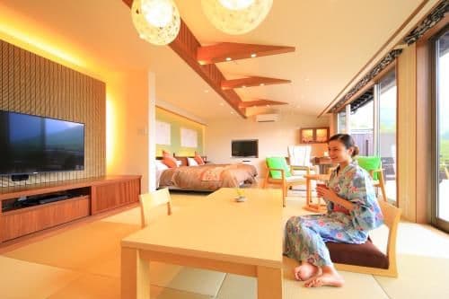 Room with Tatami Area with Open-Air Bath and Foot Bath - Gekkou