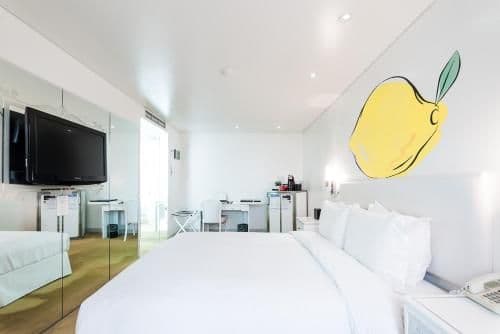 Double Room - No Window
