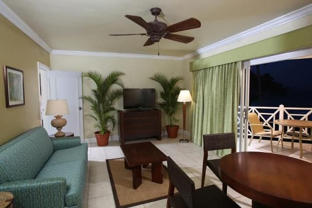 DOUBLE OCEAN FRONT ONE BEDROOM
