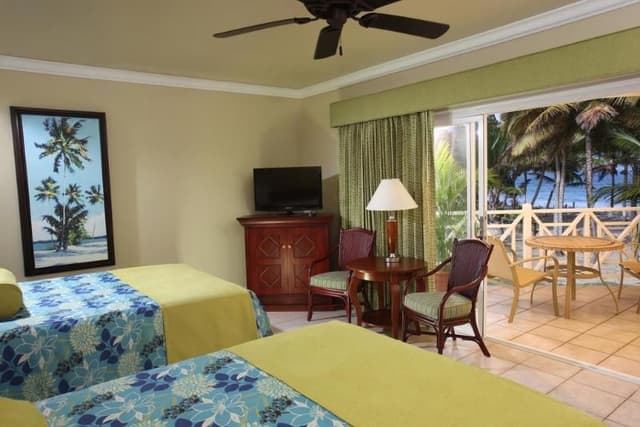 SINGLE OCEAN FRONT ONE BEDROOM