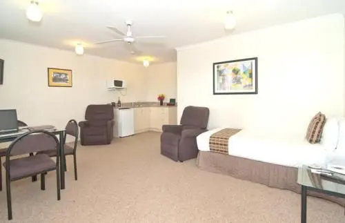 Deluxe One-Bedroom Suite