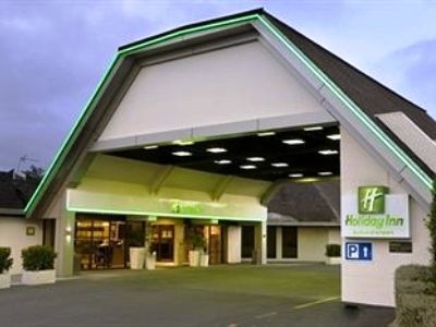 Holiday Inn Airport0