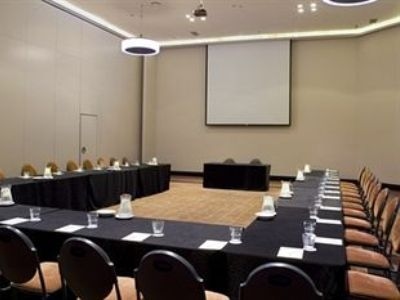Holiday Inn Airport2
