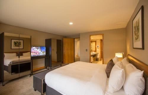 Raffles Suite