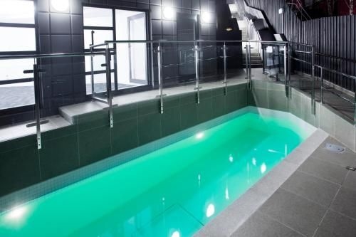 Waldorf St Martins Apartments Hotel3