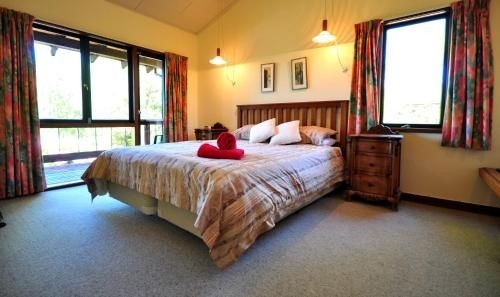 กรีนาคเรส โมเทล (Greenacres Motel)1