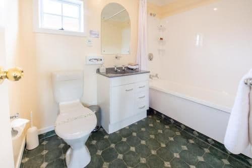 Studio with Spa Bath
