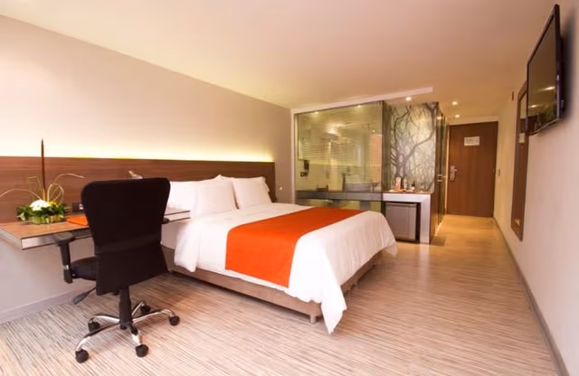 DOUBLE EXECUTIVE QUEEN BED