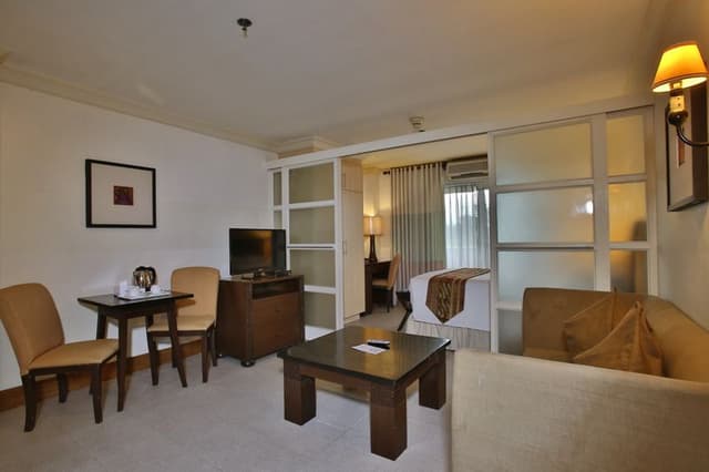 SUITE ONE BEDROOM