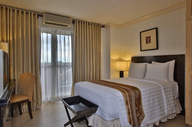 SUITE THREE BEDROOMS