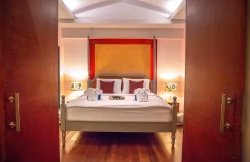 King Suite with Bathtub