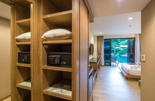 Deluxe Double or Twin Room with Pool Access