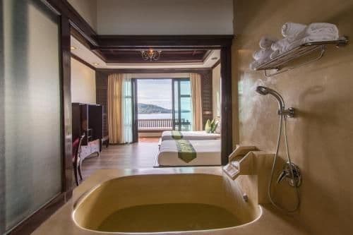 Deluxe Suite