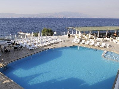 Acacia Club2