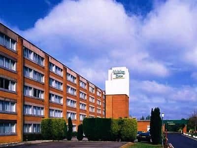 Holiday Inn Gatwick Airport (I) Holiday Inn Gatwick Airport (I)