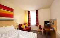 Holiday Inn Express John Lennon Airport4