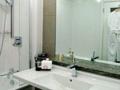 Crowne Plaza Kensington4