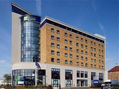 Holiday Inn Express Newbury Park1
