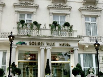 Holiday Villa Hotel And Suites0