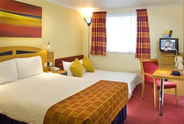 Holiday Inn Express Glasgow Airport3