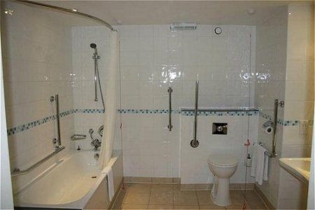 Holiday Inn Sutton4