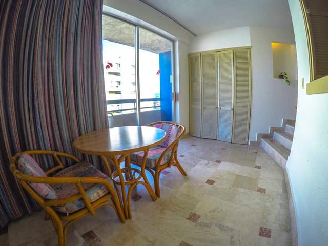 SUITE CAPACITY 1