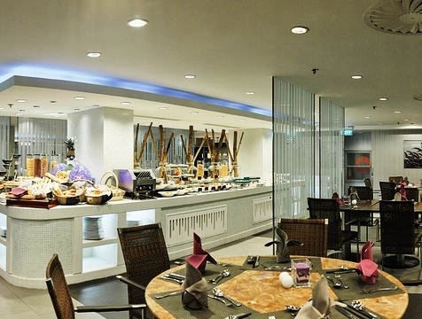 Moevenpick Saigon (Deluxe)4