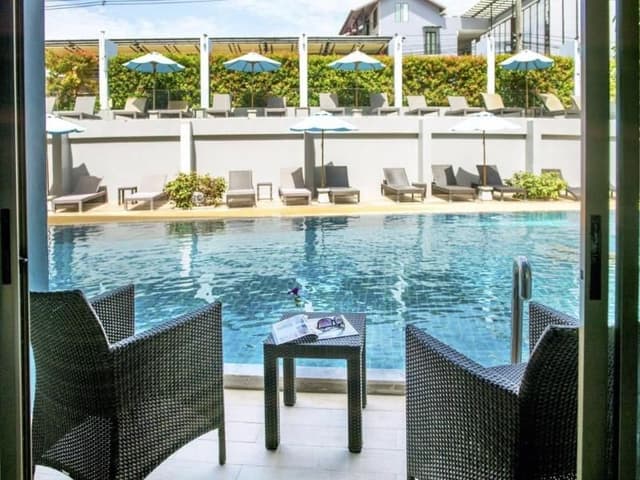 Double or Twin DELUXE POOL VIEW