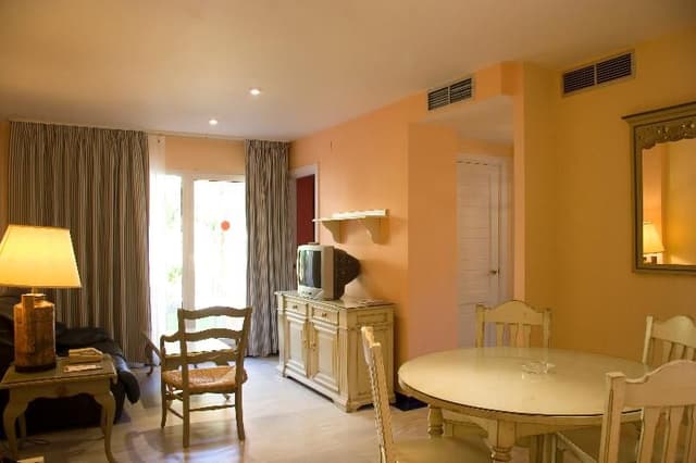 APARTMENT CAPACITY 3 TWO BEDROOMS
