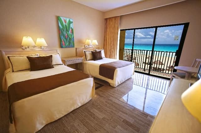 JUNIOR SUITE BEACH FRONT