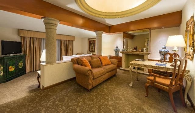 SUITE KING SIZE BED